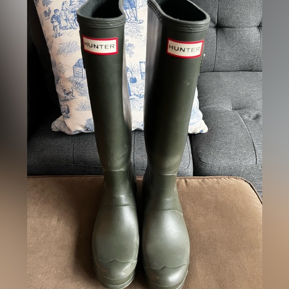 Gently worn hunter boots - Picture 2 of 2